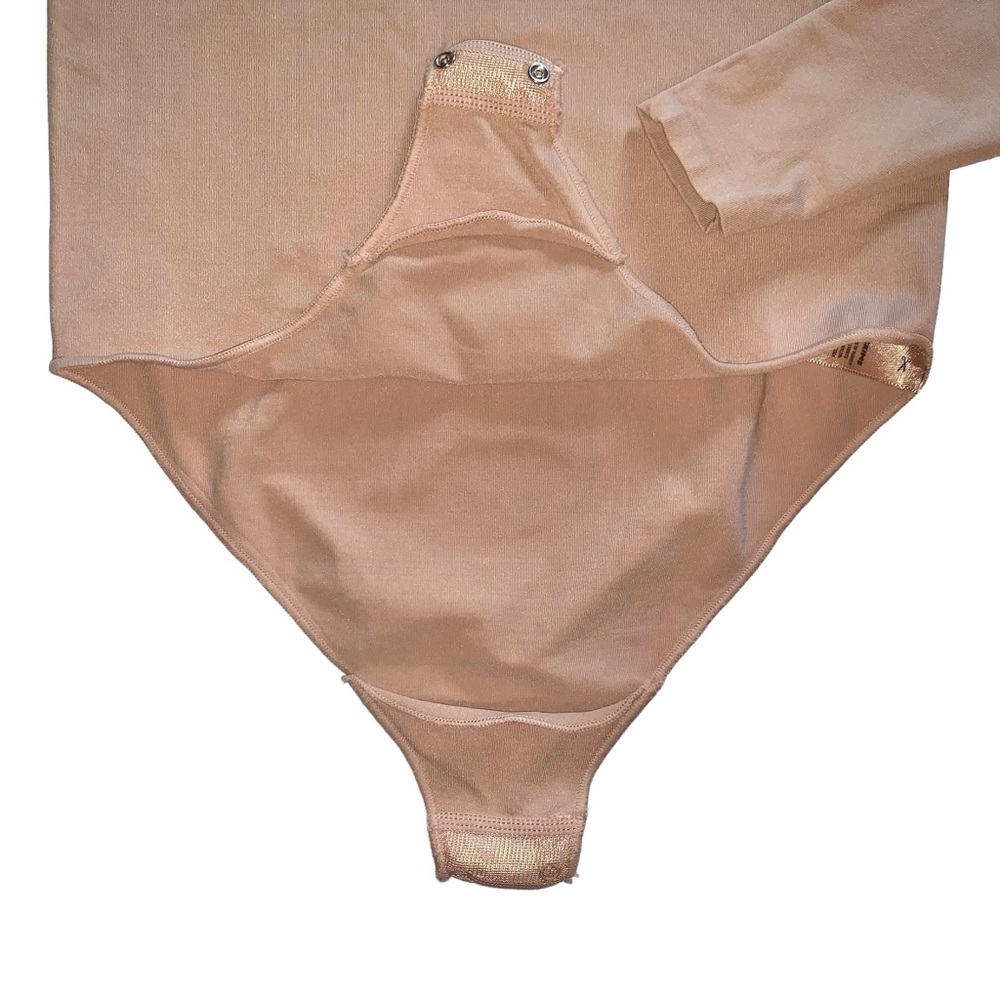 SKIMS Essential Mock Neck Long Sleeve Bodysuit Sienna Tan - Picture 6 of 11
